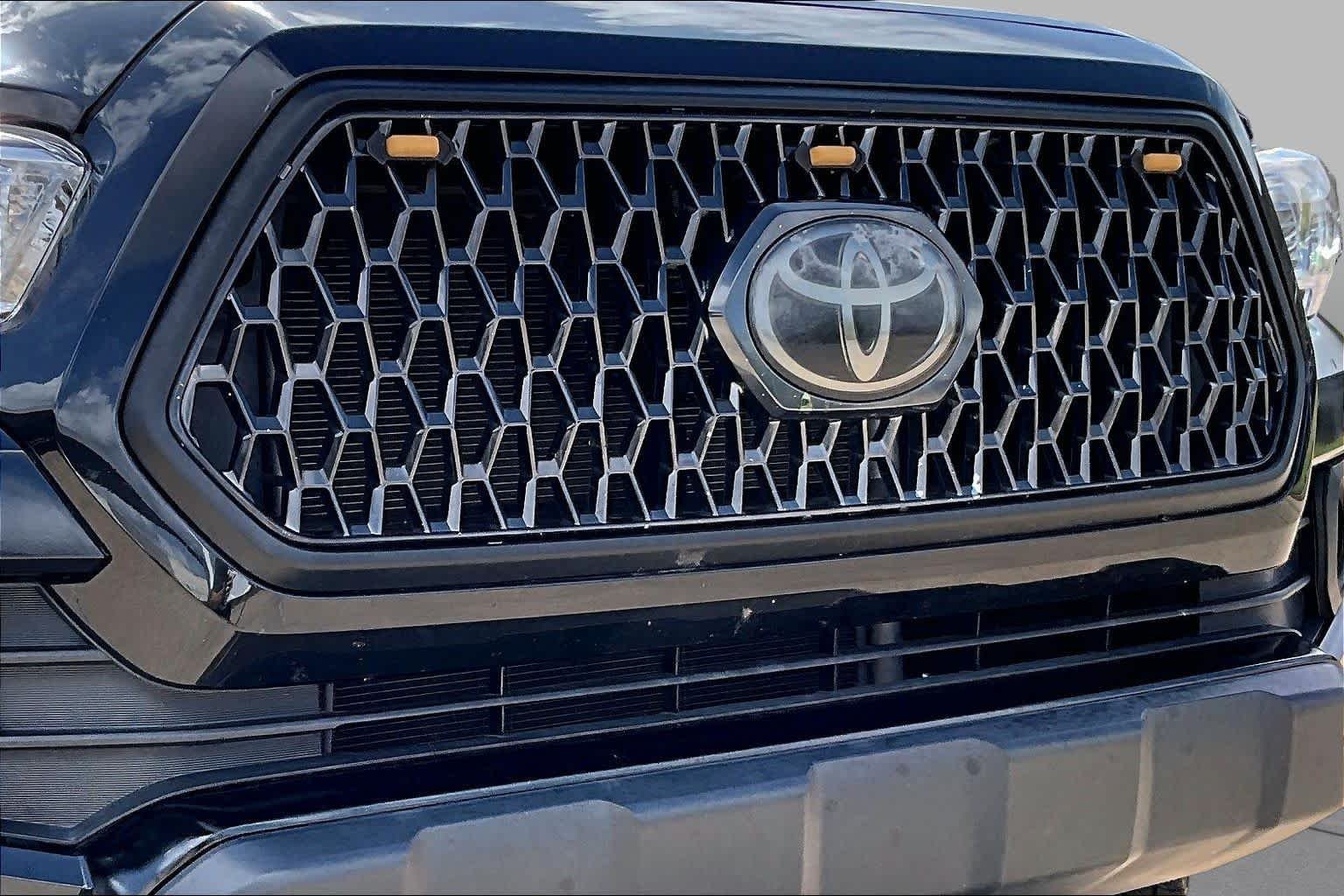 Used 2022 Midnight Black Metallic Toyota SR image 28