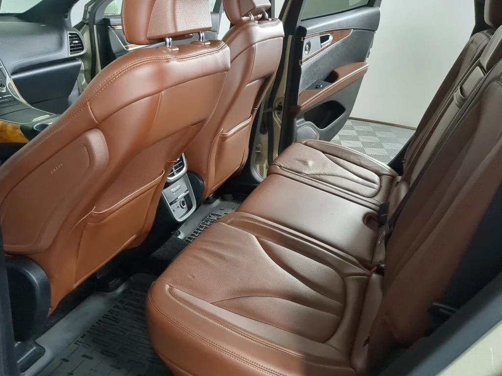 Used 2017 Tan Lincoln Reserve image 14