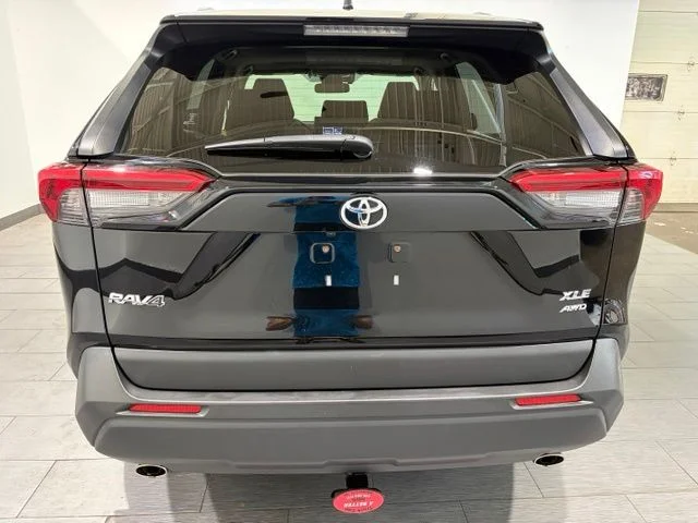 Used 2020 Black Toyota XLE image 4