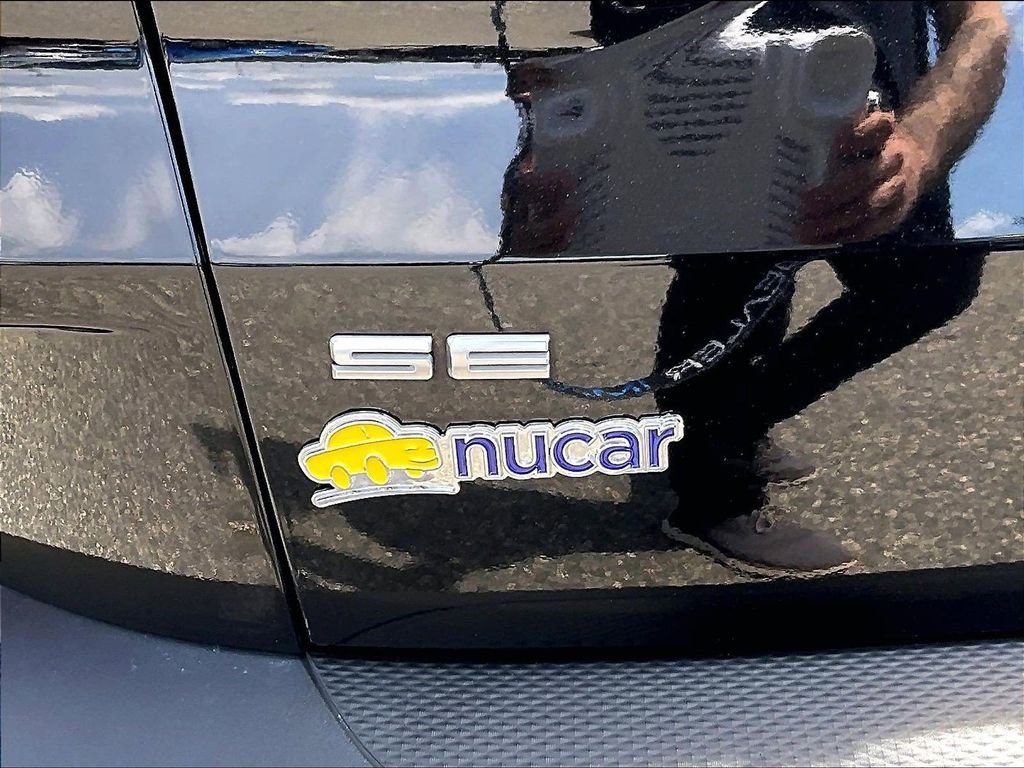Used 2022 Black Ford SE image 27