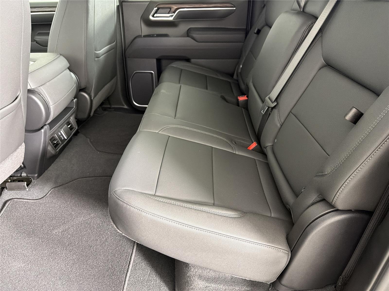 2026 GMC Sierra 1500 SLT - Photo 18