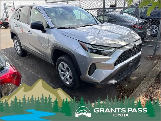 2024 Toyota RAV4 LE AWD's photo