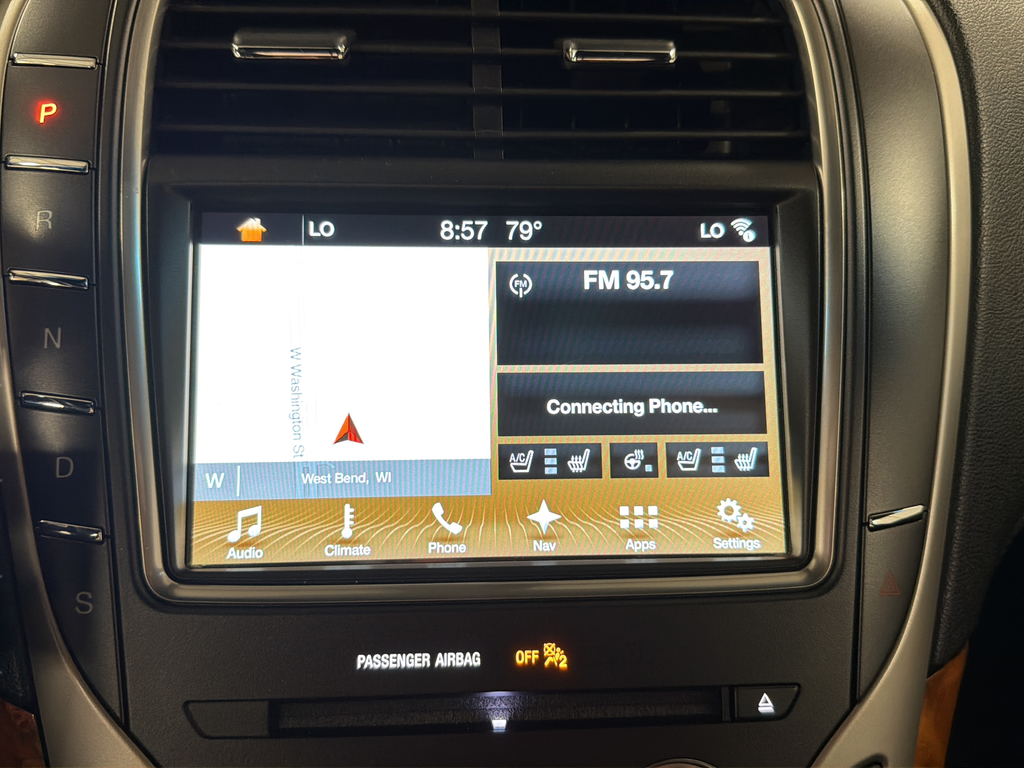 Used 2017 Gray Lincoln Reserve image 13