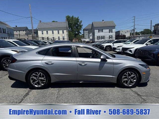 Used 2023 Silver Hyundai SEL image 3