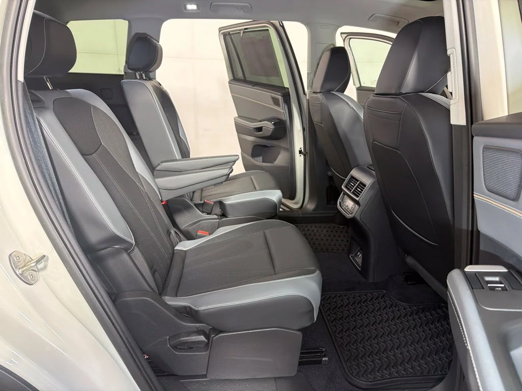 New 2027 Beige/tan Volkswagen SE w/Technology image 23