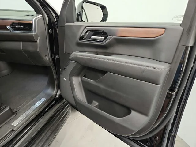 Used 2025 Black GMC Denali image 31