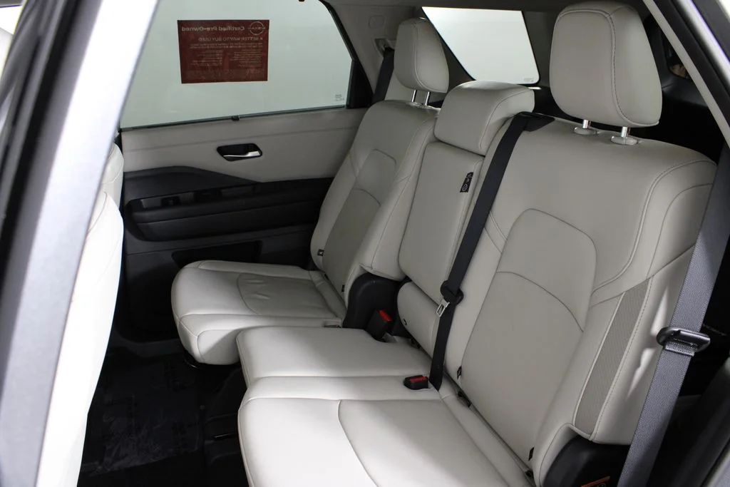 2025 Nissan Pathfinder SL - Photo 22