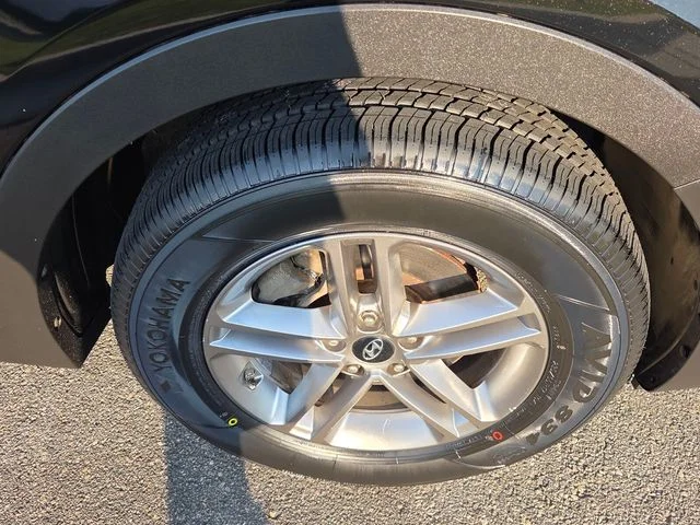 Used 2018 Black Hyundai 2.4 Base image 15