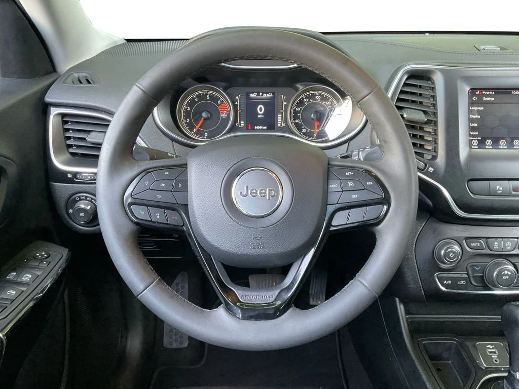 Used 2021 White Jeep Latitude Plus image 17
