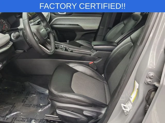 Used 2024 Gray Jeep Latitude image 14