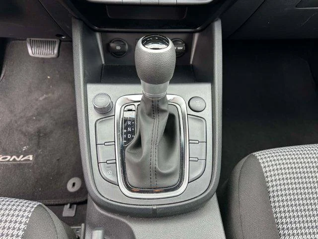Used 2023 Lunar White Hyundai SE image 23