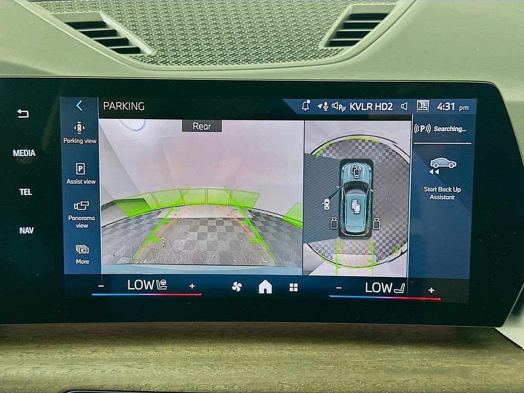 Used 2026 Cape York Green Metallic BMW xDrive28i image 13