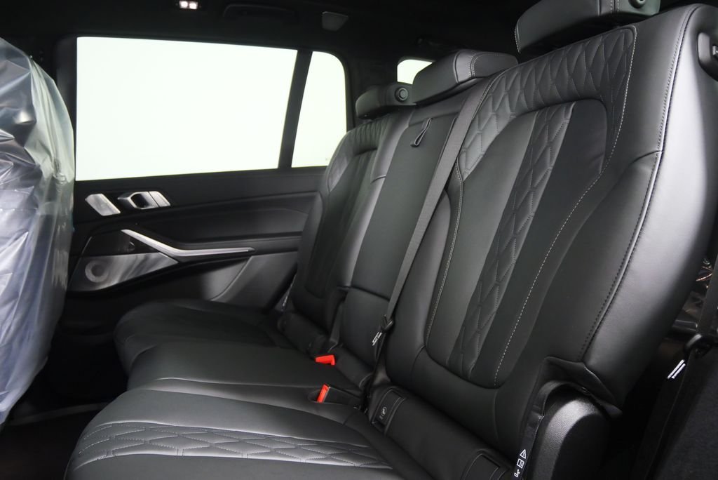 2026 BMW X7 M60i - Photo 16