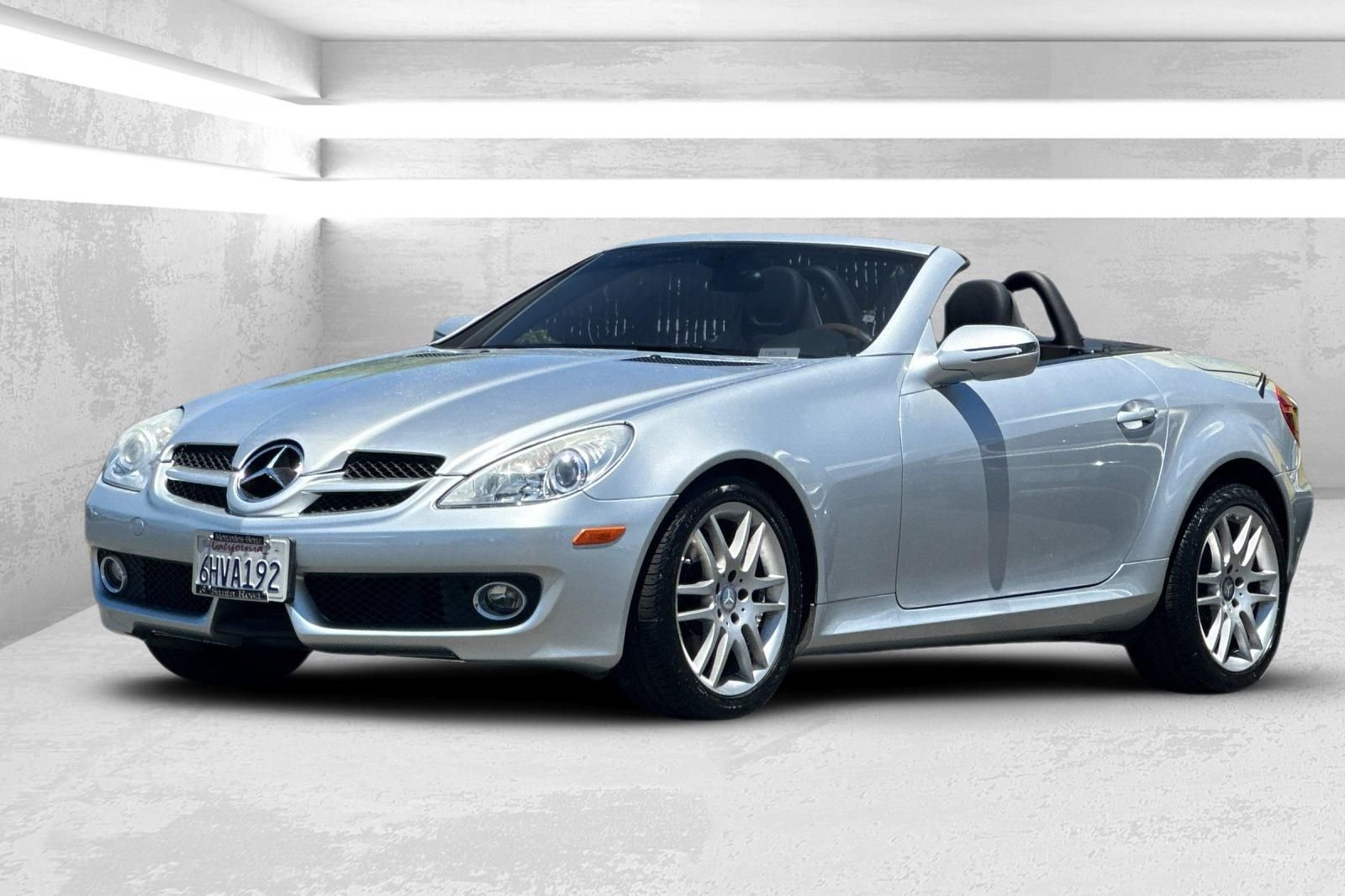 Used 2009 Silver Mercedes-Benz SLK 300 image 8