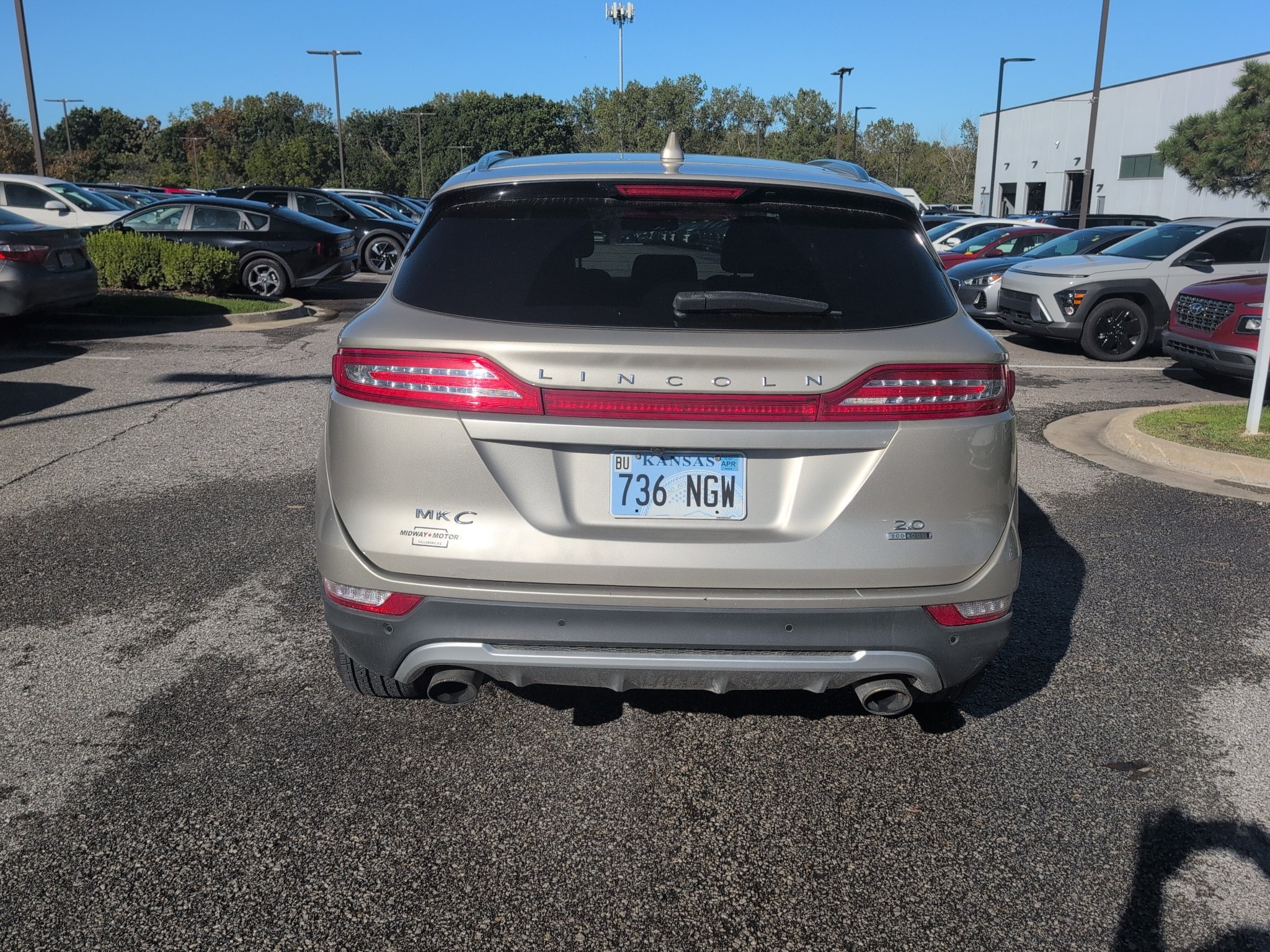 Used 2015 Champagne Lincoln Base image 10