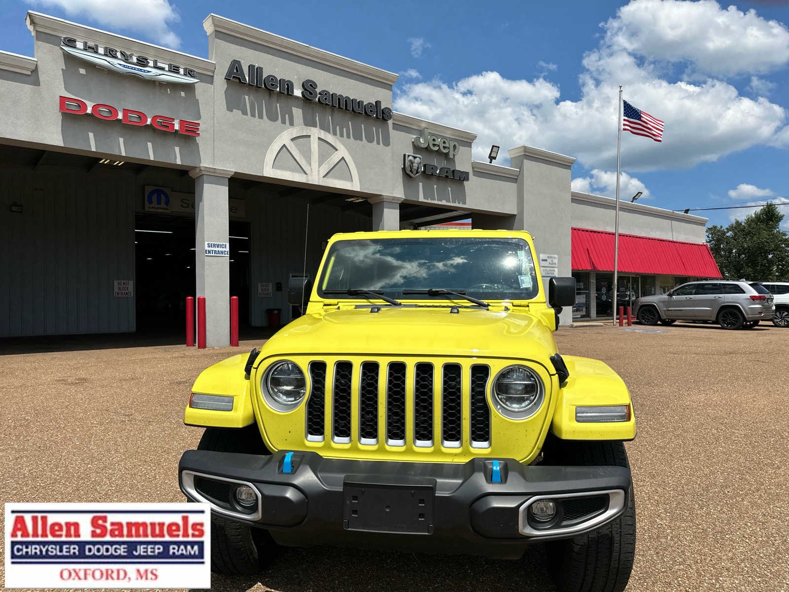 Used 2022 High Velocity Clearcoat Jeep Unlimited Sahara image 8