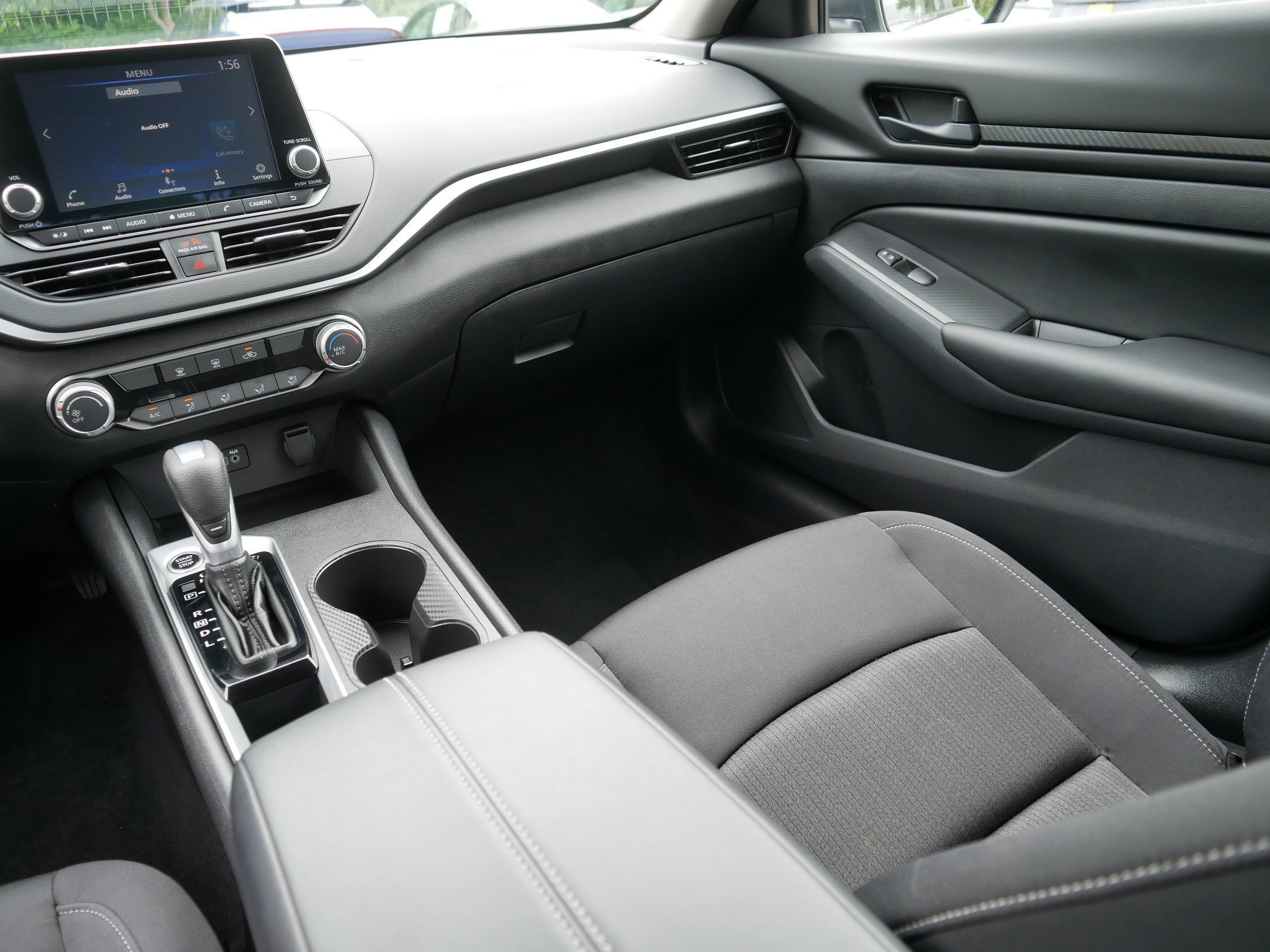 Certified Used 2025 Glacier White Nissan S image 11