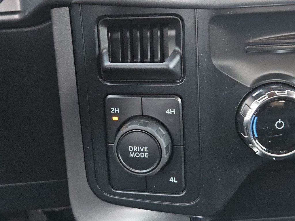 New 2026 Carbonized Gray Metallic Ford XLT image 29