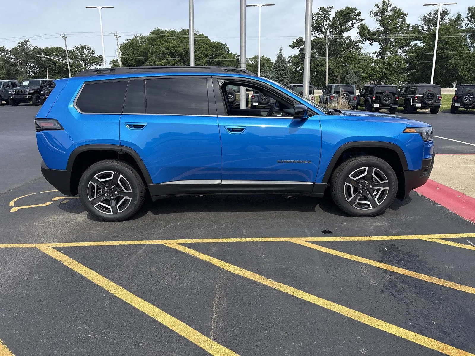 New 2026 Hydro Blue Pearlcoat Jeep Limited image 4