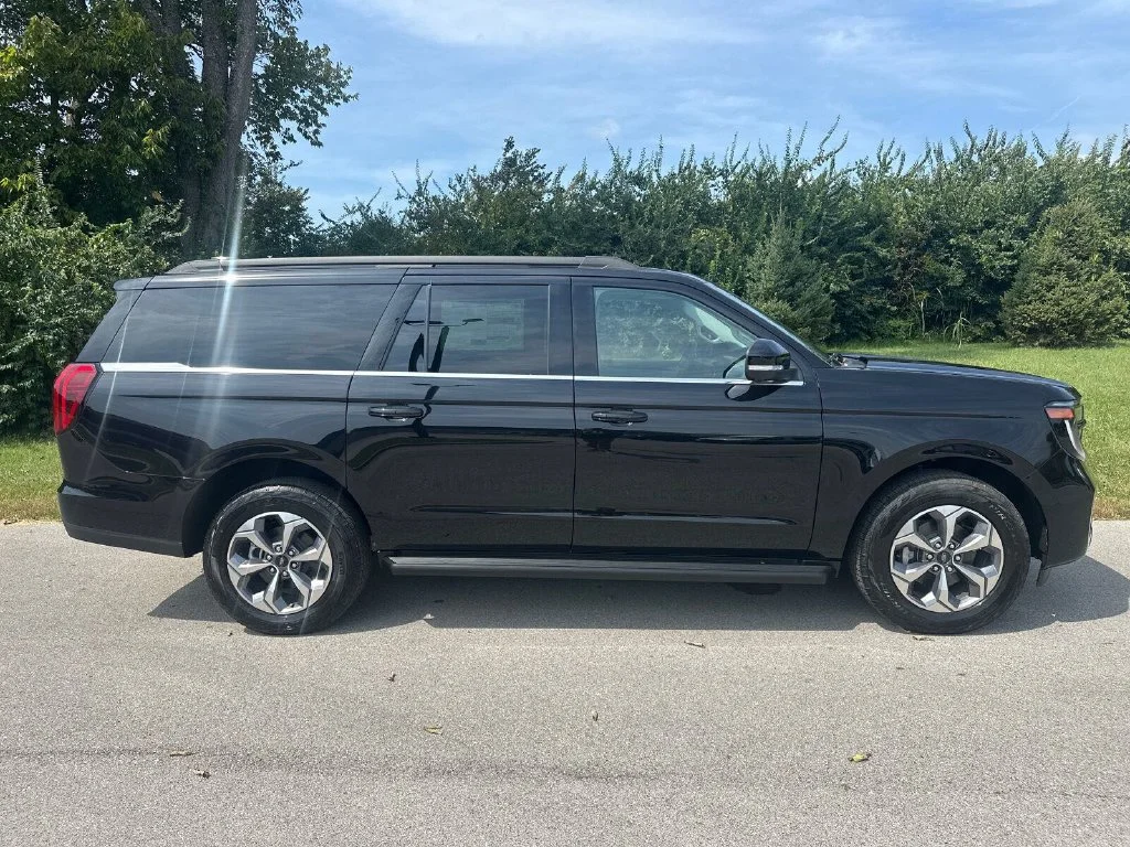 New 2027 Black Ford Active image 15