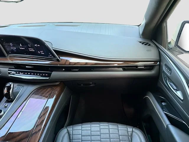Used 2022 Crystal White Tricoat Cadillac Sport Platinum image 19