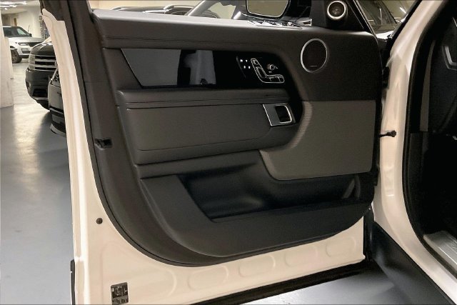 Used 2021 White Land Rover Westminster image 25
