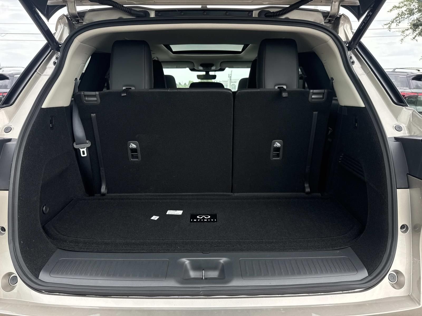 New 2027 WARM TITANIUM INFINITI Luxe FWD image 6