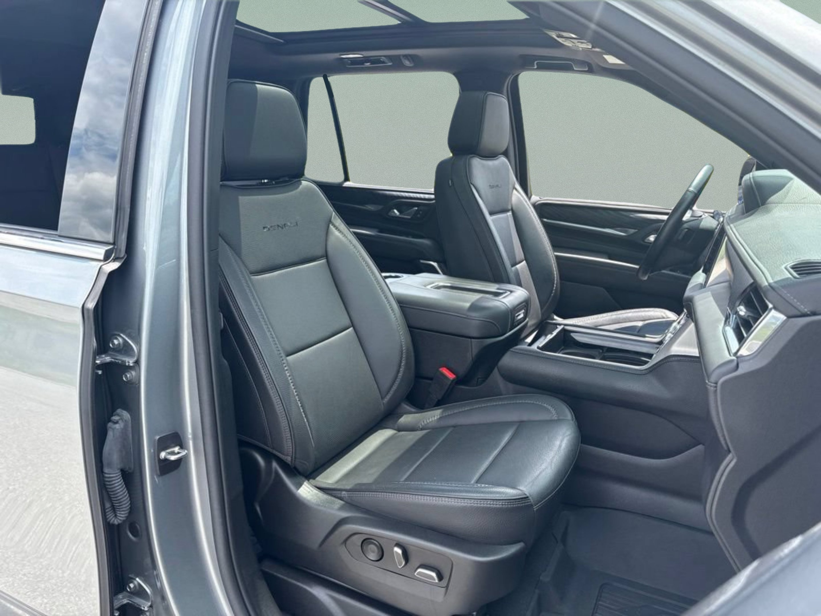 Used 2023 Sterling Metallic GMC Denali image 33