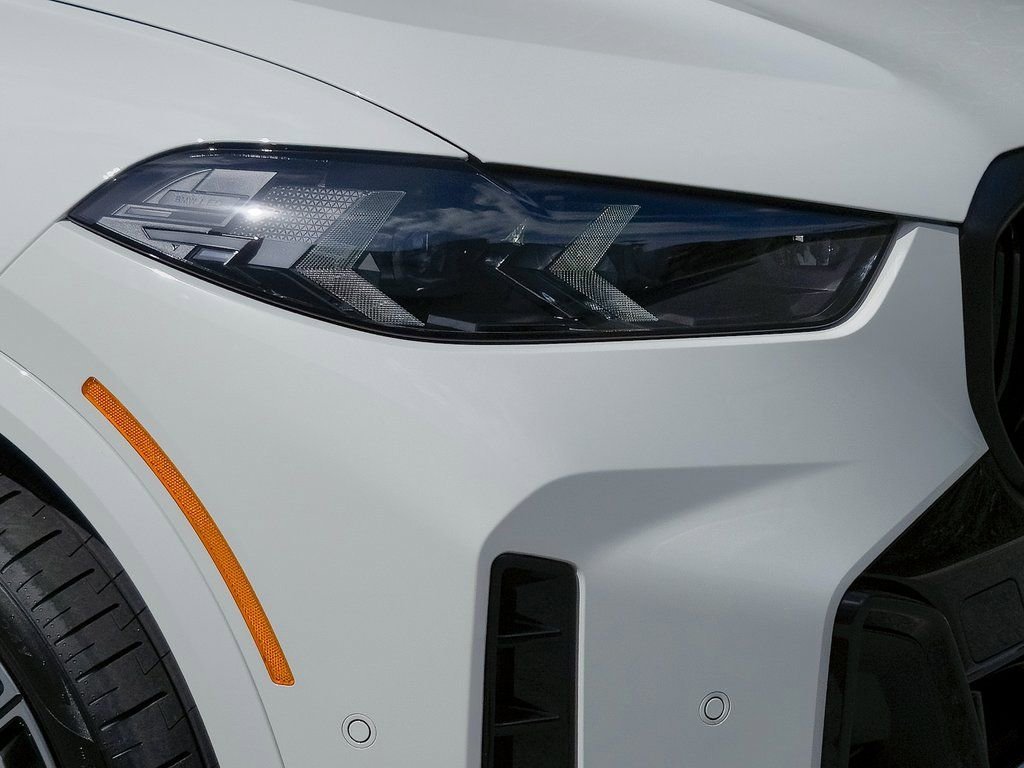 2026 BMW X5 M60i - Photo 8