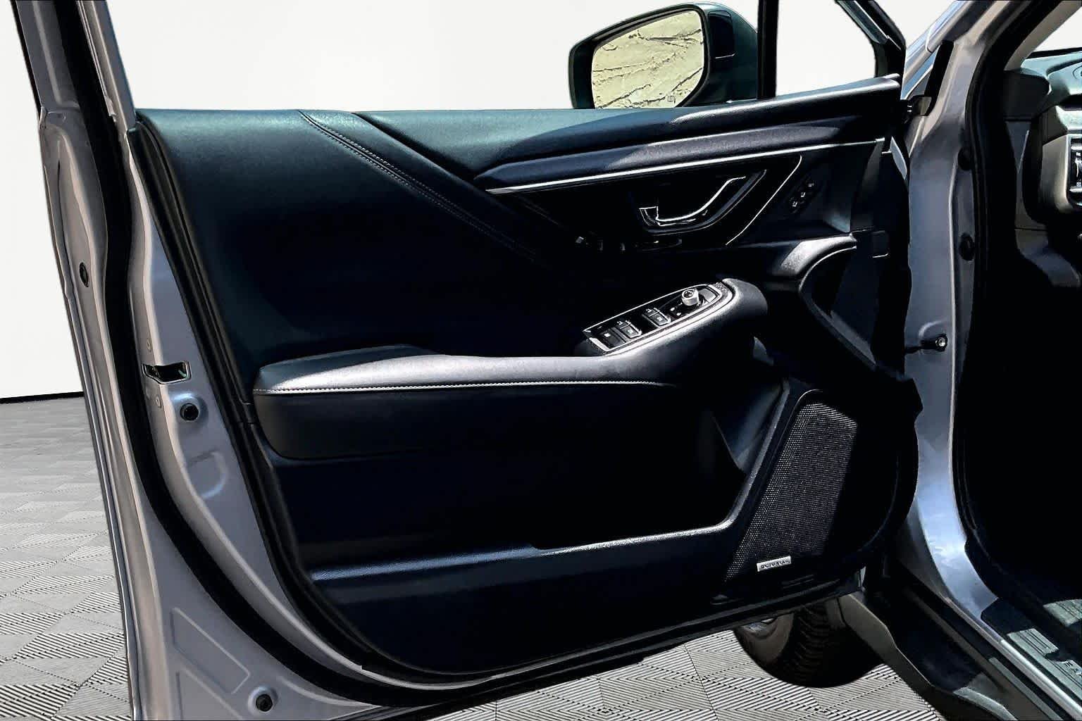 Used 2022 Ice Silver Metallic Subaru Limited image 22
