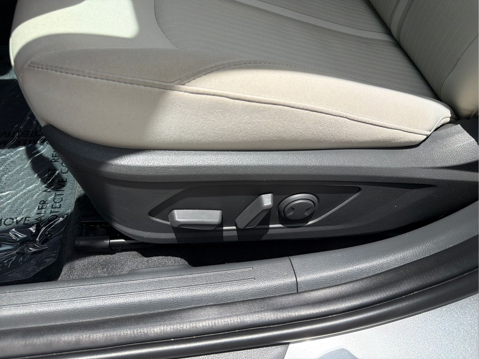 Used 2024 Silver Hyundai SEL image 29