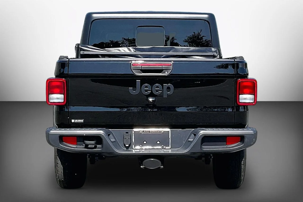 Used 2023 Black Jeep Sport S image 7