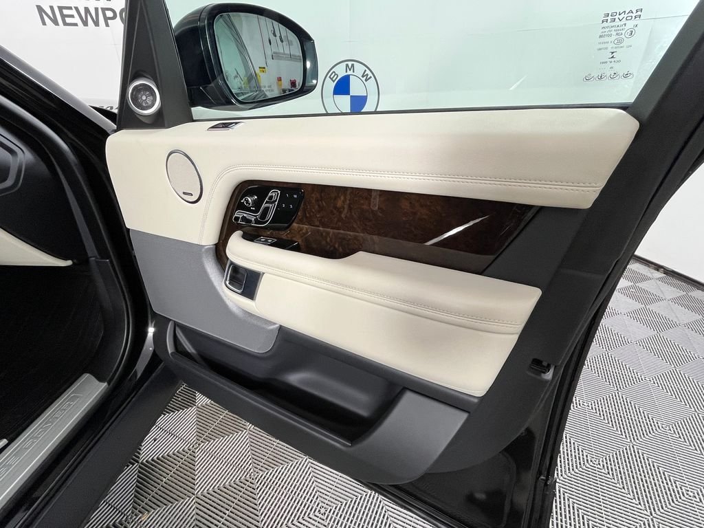 Used 2021 Black Land Rover Westminster image 25
