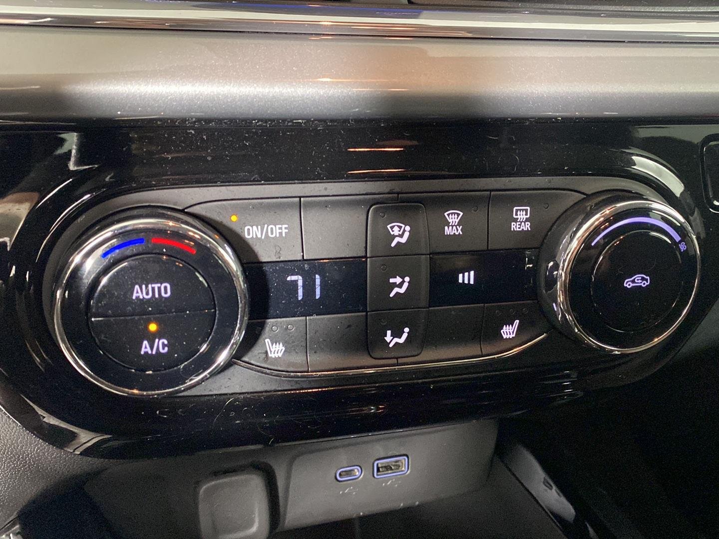 Used 2025 Summit White Chevrolet LT image 12