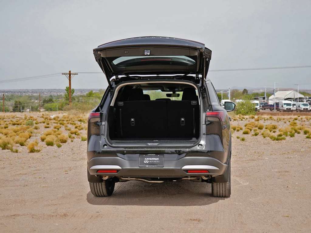Certified Used 2026 Mineral Black INFINITI LUXE image 8