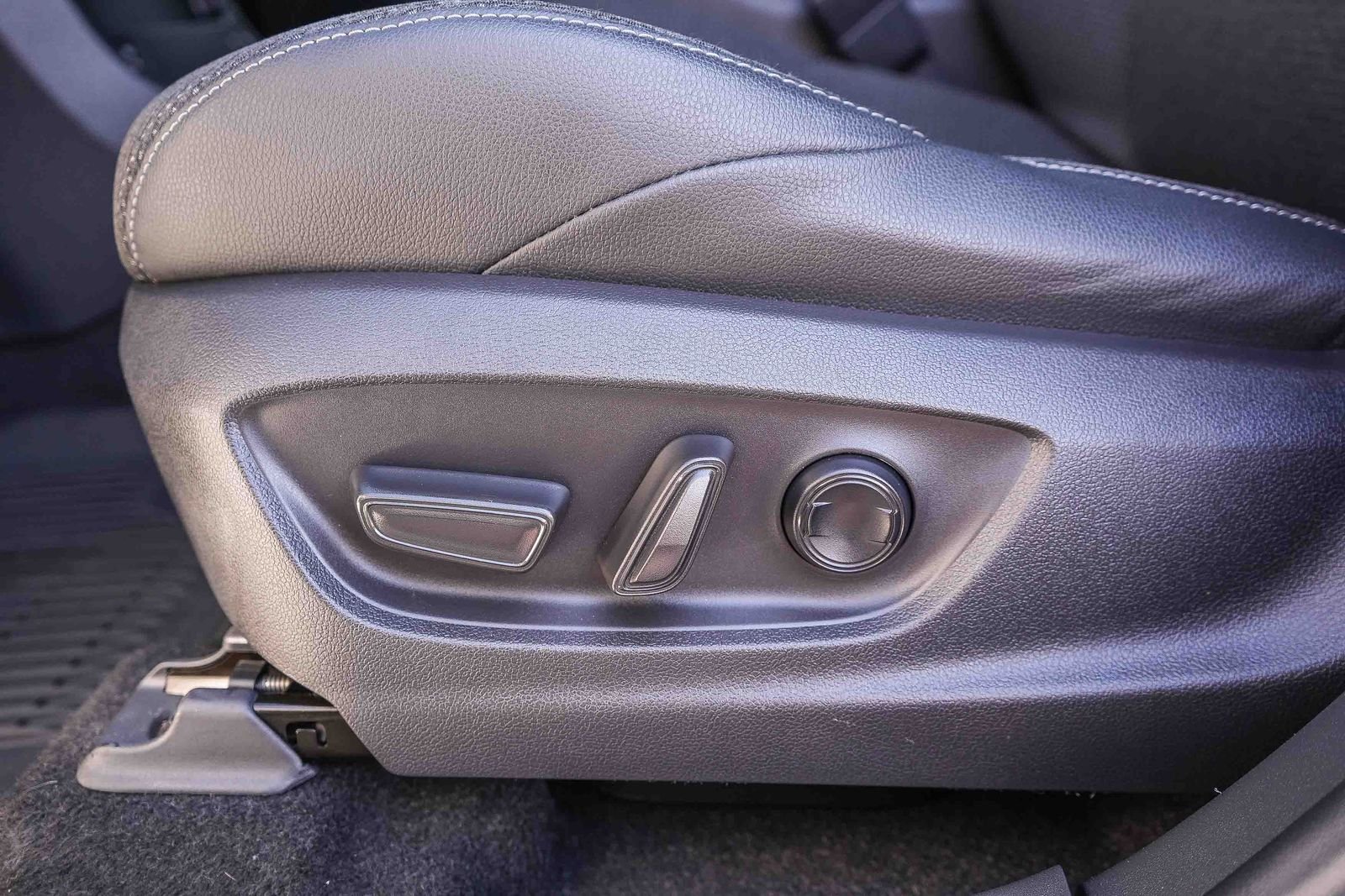 Certified Used 2025 Pearl Toyota XLE image 24