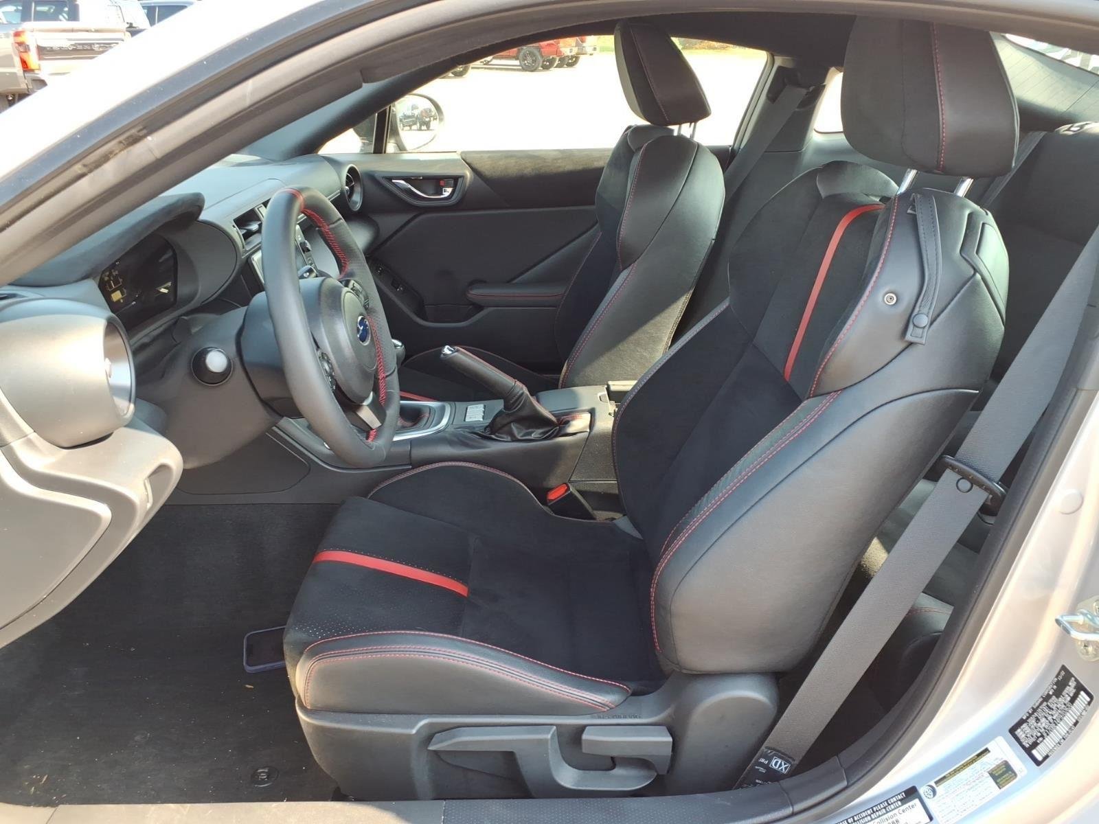 Used 2023 Ice Silver Metallic Subaru Limited image 19