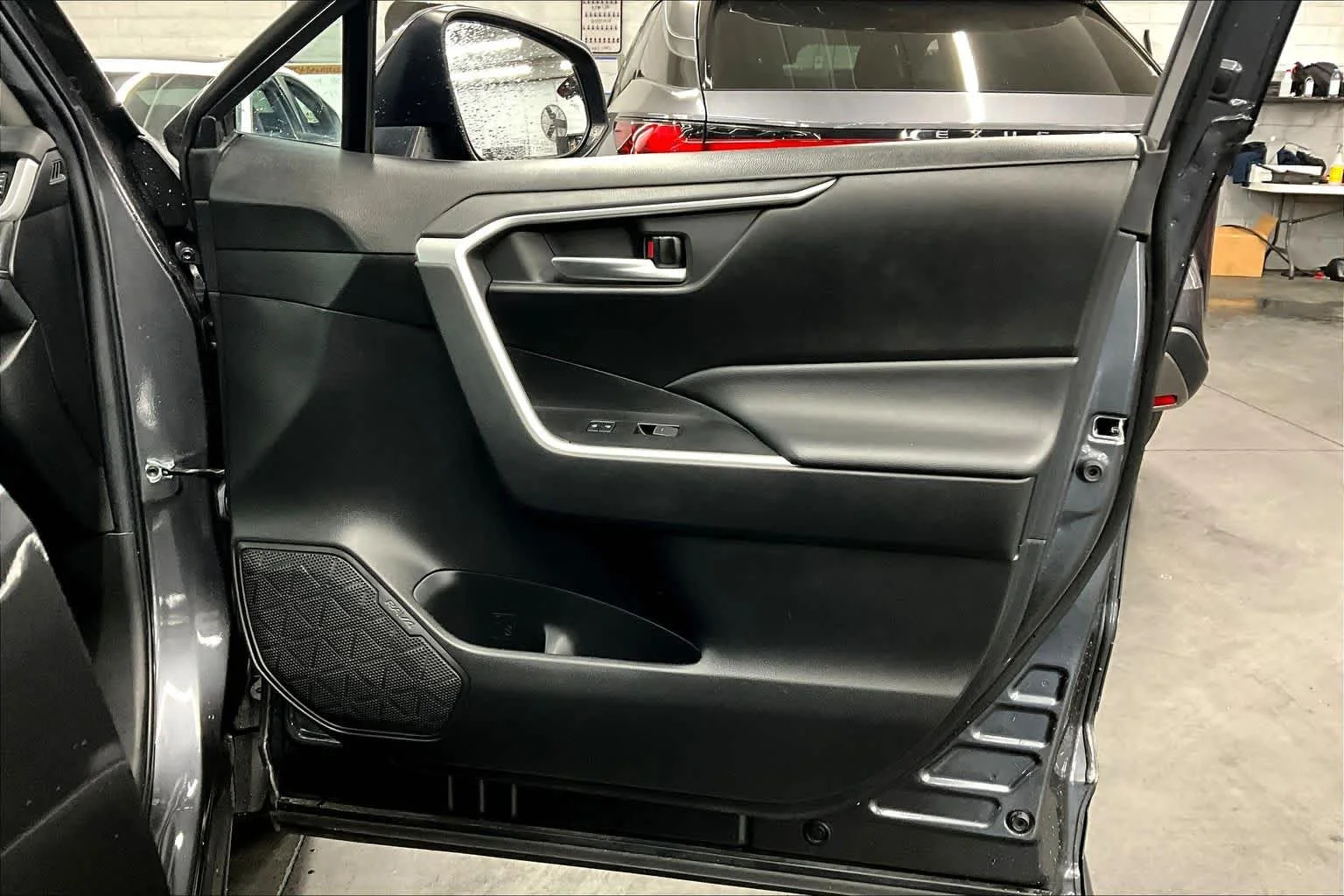 2023 Toyota RAV4 XLE - Photo 22