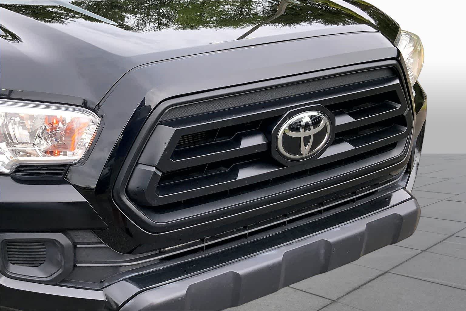 Used 2021 Midnight Black Metallic Toyota SR image 29