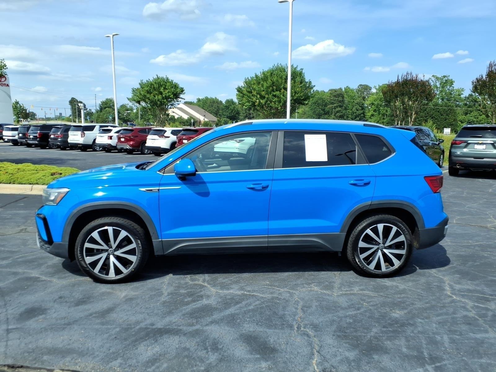 Used 2022 Cornflower Blue Volkswagen SE image 3