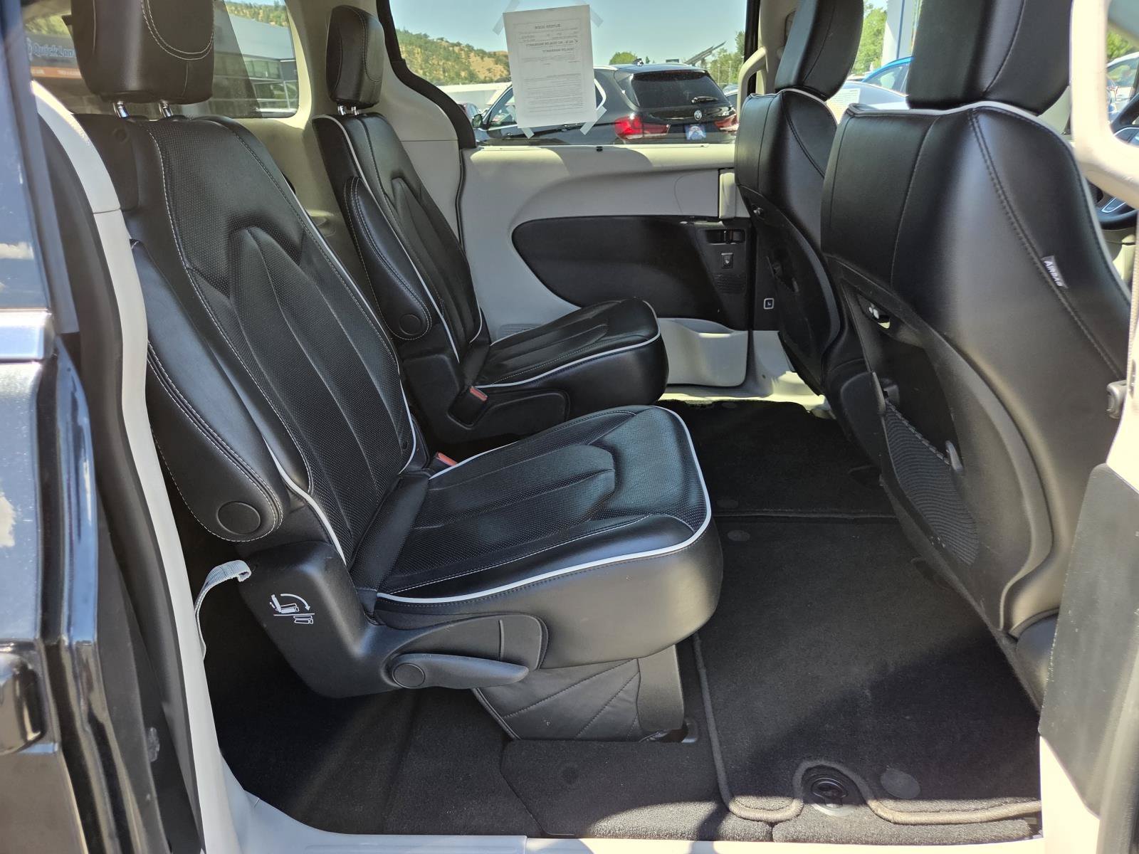 Used 2023 Brilliant Black Crystal Pearlcoat Chrysler Limited image 19
