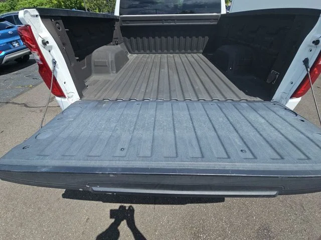 Used 2022 White Chevrolet Custom image 28