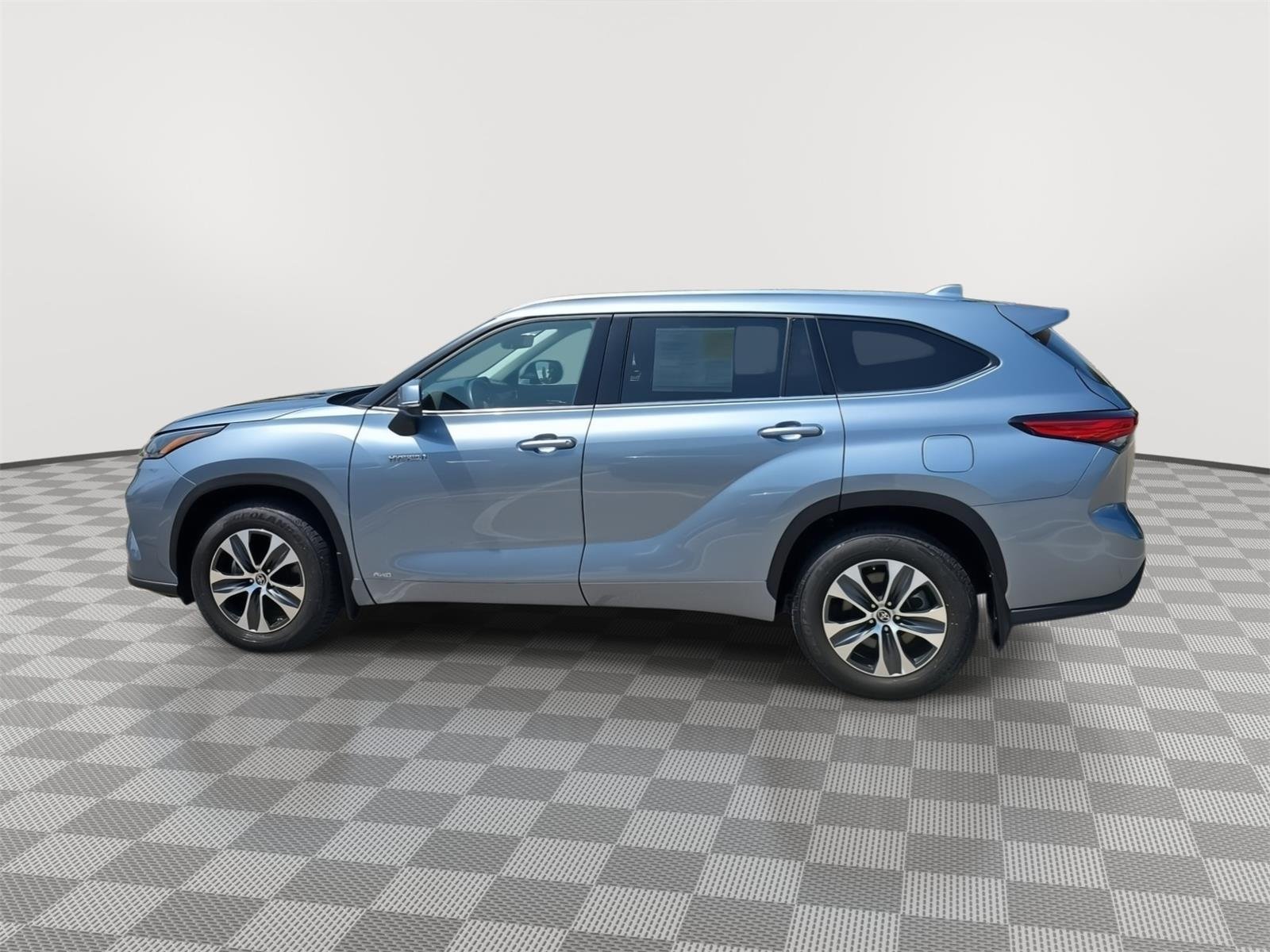 Used 2021 Moondust Toyota Hybrid XLE image 8