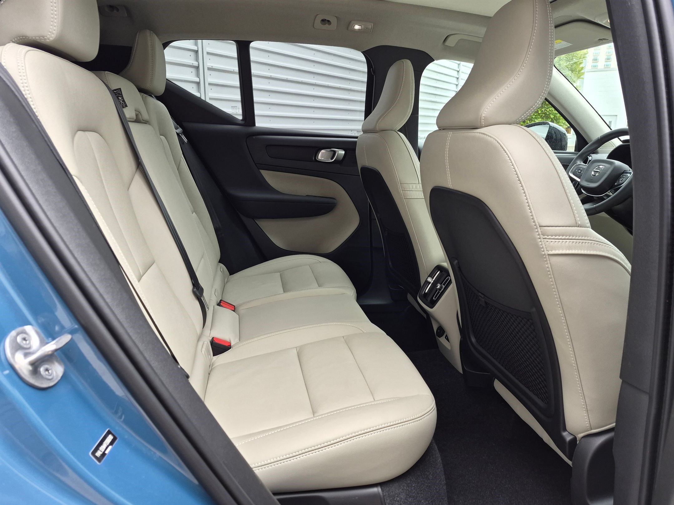 Certified Used 2023 Fjord Blue Volvo Plus Dark Theme image 29
