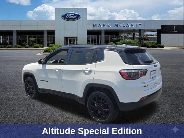 Used 2024 White Jeep Latitude image 3
