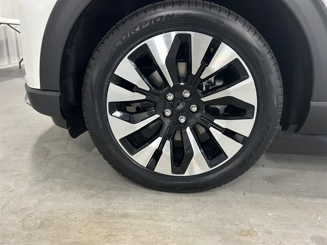 New 2026 Star White Metallic Tri-Coat FORD Platinum™ image 15