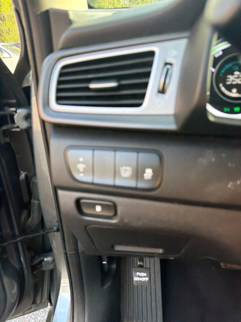 Used 2018 Metal Stream Kia LX image 16