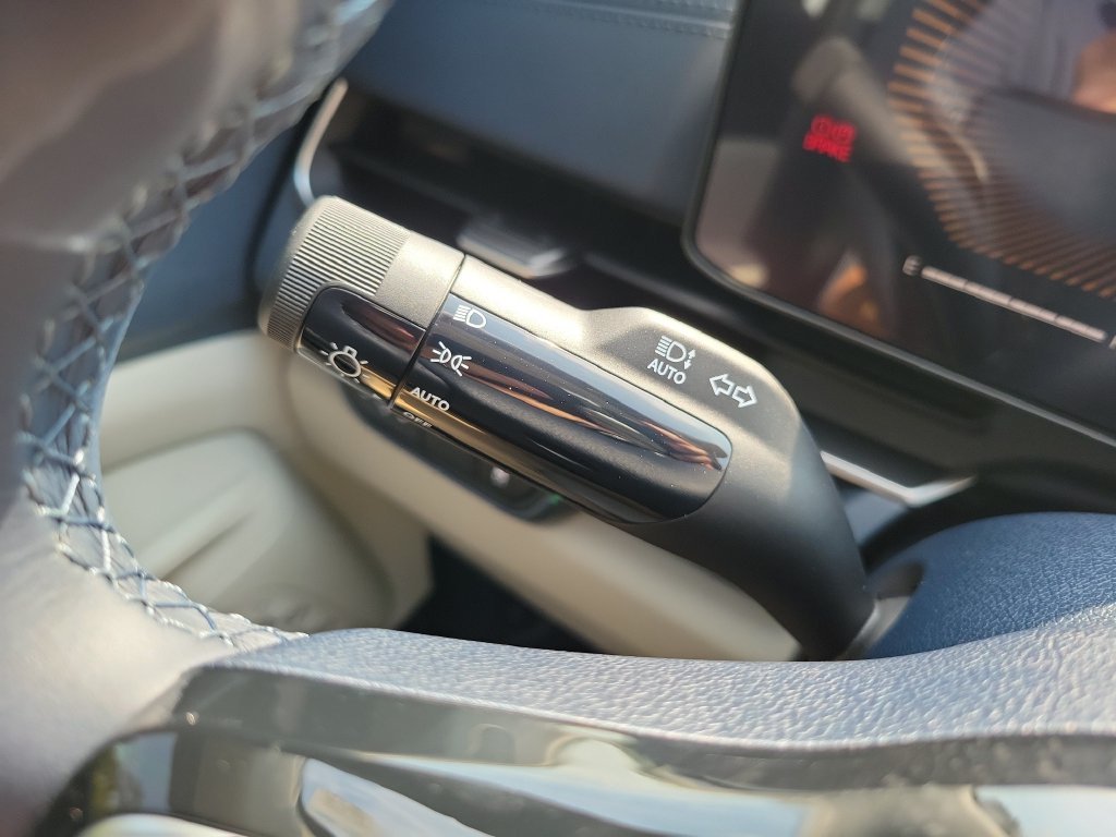New 2026 Snow White Pearl Kia EX image 28