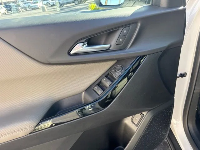 New 2027 White Chevrolet LT image 13
