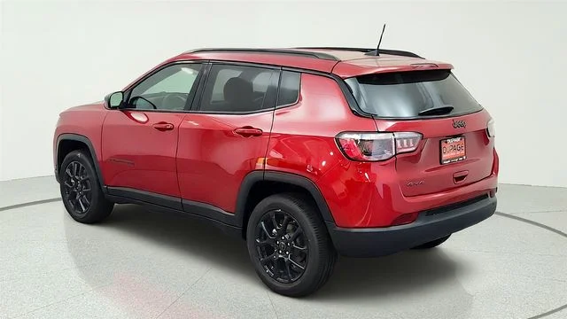 New 2026 Red Hot Pearlcoat Jeep Latitude image 9